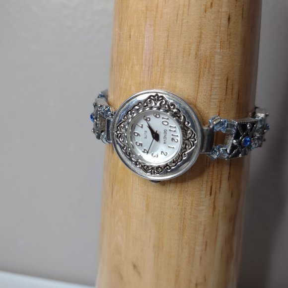 Cute Geneva Watch With Toggle Clasp - Picture 13 of 14